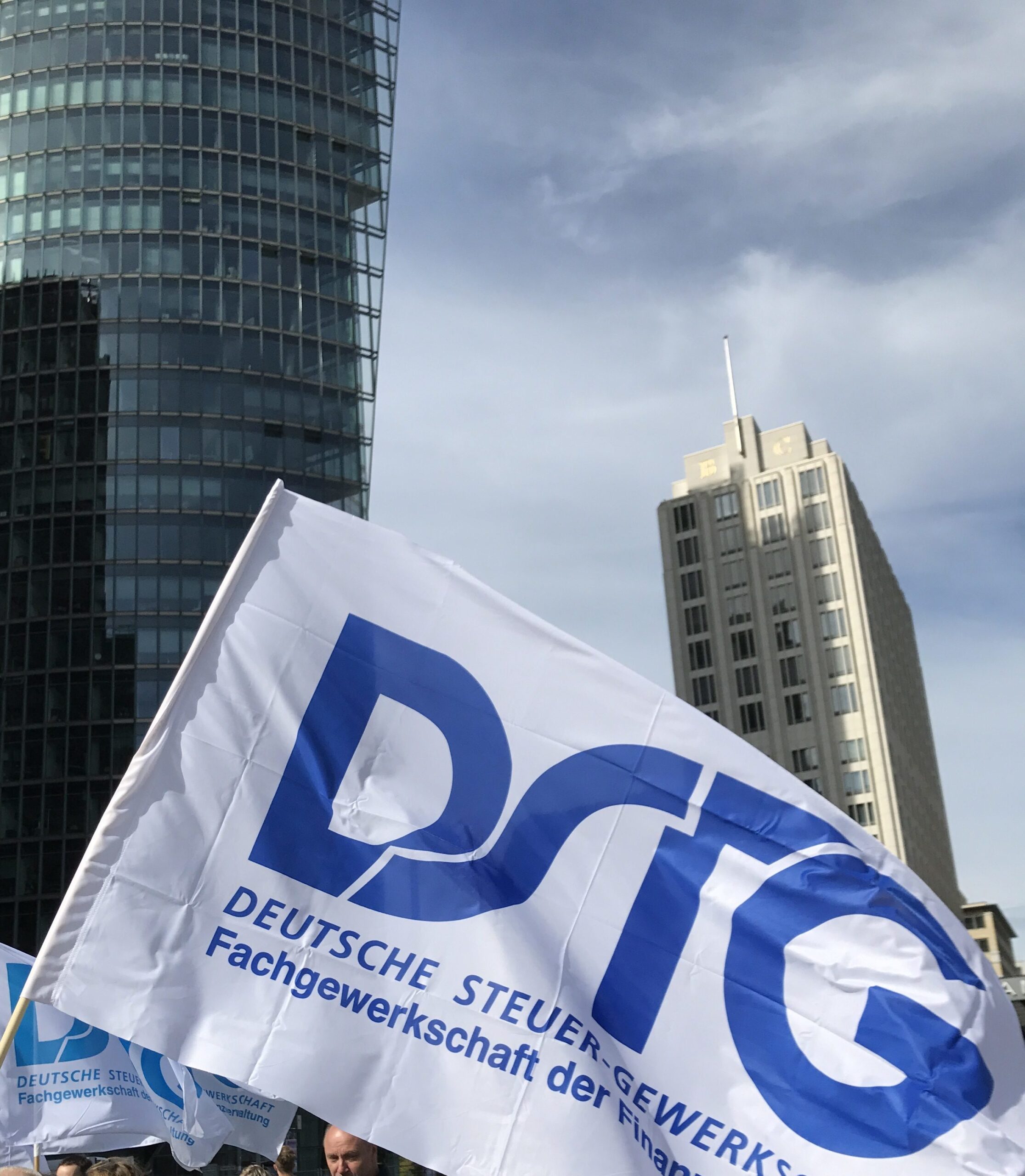 Mehr über den Artikel erfahren Quereinsteigende als Angestellte – DSTG Berlin sieht Handlungsbedarf bei der Eingruppierung