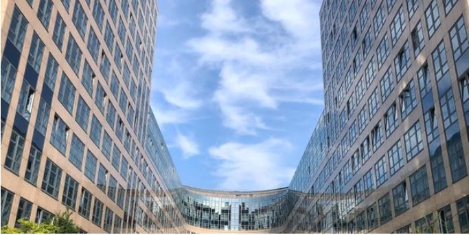 Mehr über den Artikel erfahren Berliner Rechnungshof bestätigt DSTG  Berlin – Mindestprüfungsintervalle bei  Einkommensmillionären unnötig