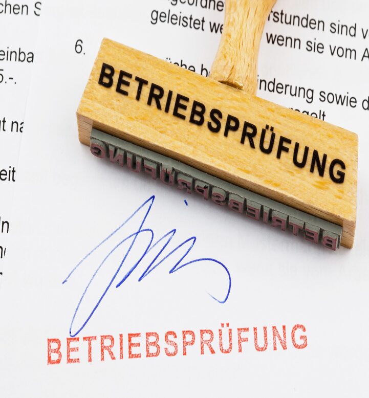 Statt Mindestprüfungsintervall für Einkommensmillionäre: Ressourcen gezielt gegen USt-Betrug sowie Steuerhinterziehung bei Social Media und Krypto einsetzen.